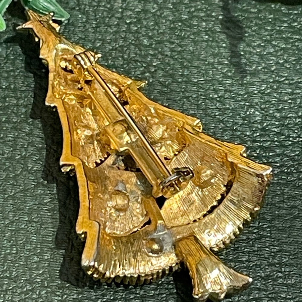 Vintage Christmas tree pin - Picture 7 of 8